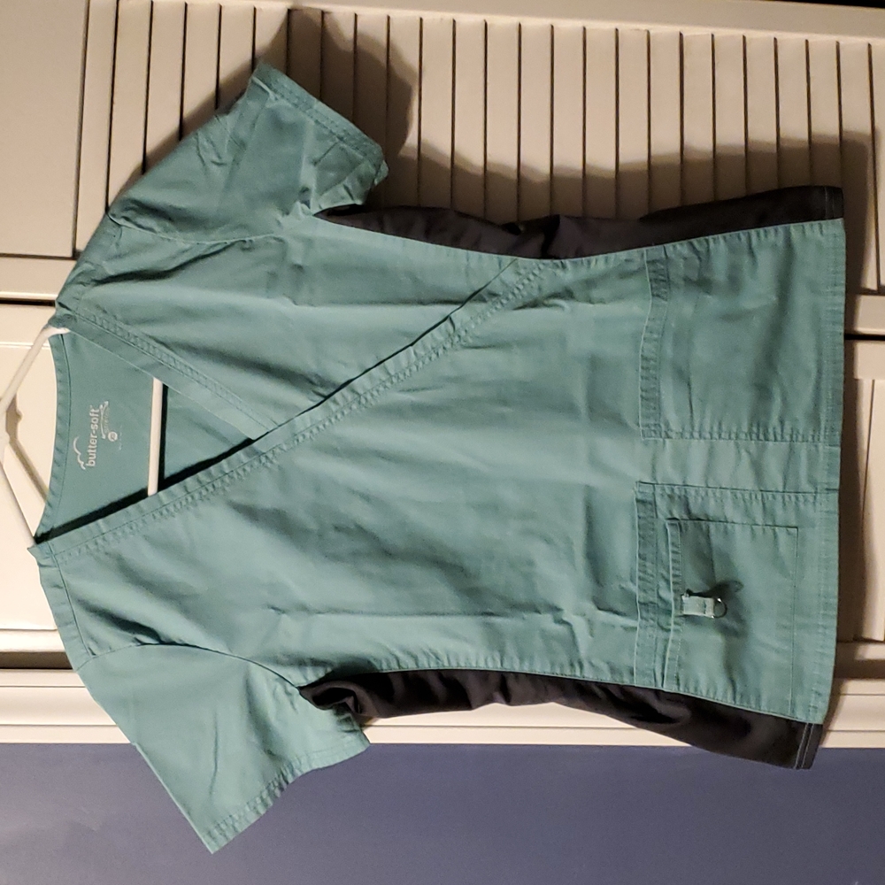 Scrub top - Picture 1 of 4